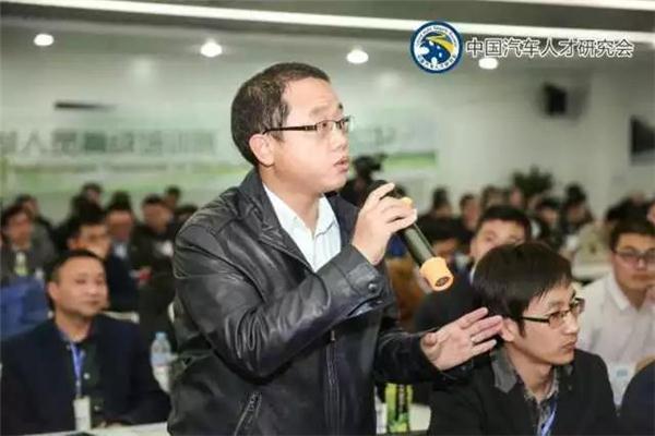 3月30日—31日,在中国上海新能源汽车人才培训基地,针对目前我国动力电池的现状、政策法规、标准体系、研发测试流程及方法,对电动汽车及关键部件测试开发人员进行了动力电池专场的高级培训,本次培训亮点主要是聚焦于动力电池,深度讲解这一关键部件的知识,主要涉及动力电池单体及模组系统的成组技术、安全性分析及评价、回收利用技术等。