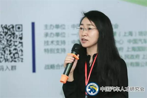 3月30日—31日,在中国上海新能源汽车人才培训基地,针对目前我国动力电池的现状、政策法规、标准体系、研发测试流程及方法,对电动汽车及关键部件测试开发人员进行了动力电池专场的高级培训,本次培训亮点主要是聚焦于动力电池,深度讲解这一关键部件的知识,主要涉及动力电池单体及模组系统的成组技术、安全性分析及评价、回收利用技术等。
