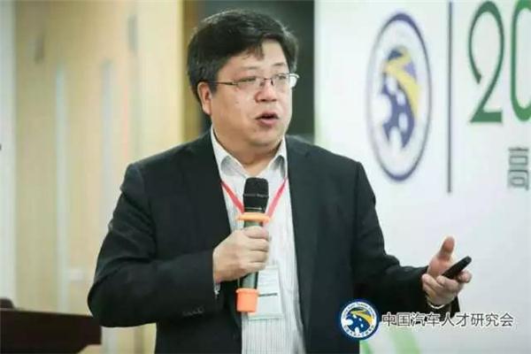 3月30日—31日,在中国上海新能源汽车人才培训基地,针对目前我国动力电池的现状、政策法规、标准体系、研发测试流程及方法,对电动汽车及关键部件测试开发人员进行了动力电池专场的高级培训,本次培训亮点主要是聚焦于动力电池,深度讲解这一关键部件的知识,主要涉及动力电池单体及模组系统的成组技术、安全性分析及评价、回收利用技术等。