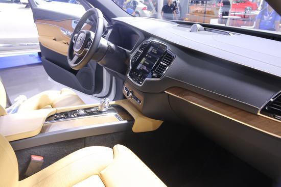 新款沃尔沃XC90 T8