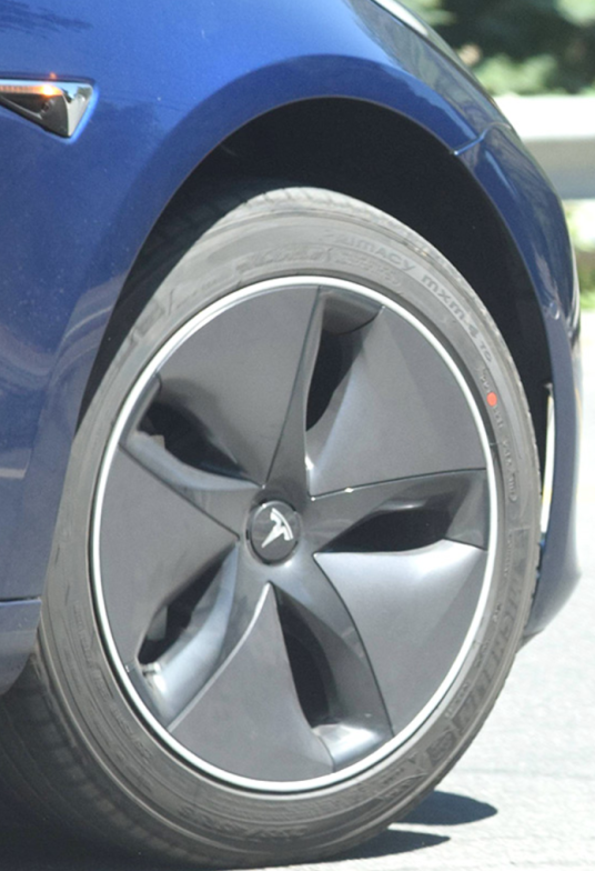˹Model 3ճֿܿ