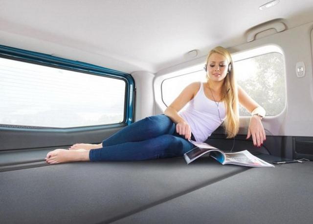7MPVϾȻд ŷVivaro Lifeر